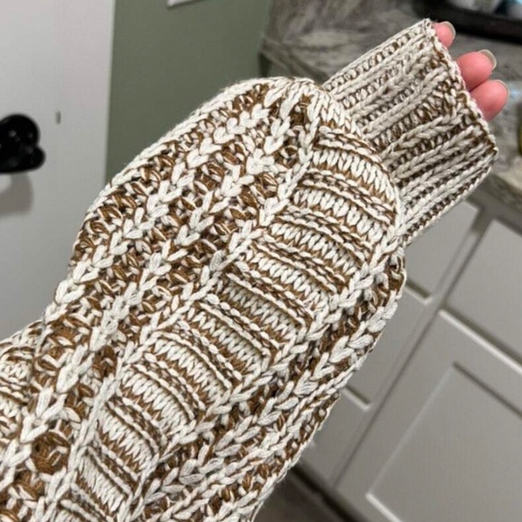 Cozy Two Tone Chunky Cable Knit button Oversized Cardigan - Picture 5 of 9